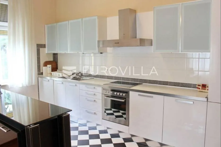 opatija, luksuzan trosoban stan nkp 197 m2 + 4 vpm - slika 11