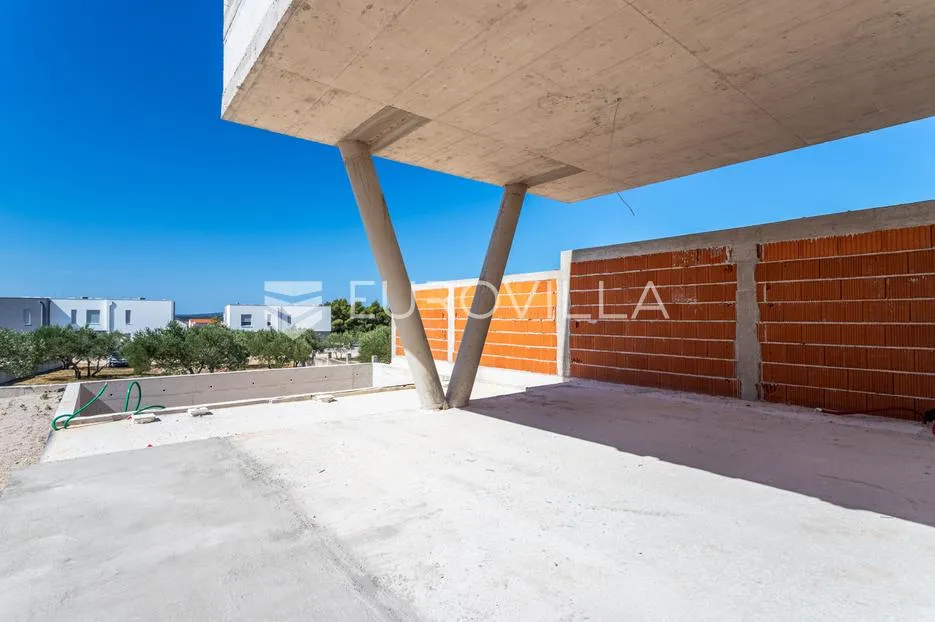 vodice, prostran stan s bazenom i dvorištem, 165,37 m² - slika 5