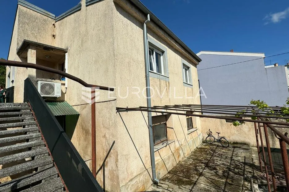 istra, pula, samostojeća kuća u centru s vrtom i garažom - slika 4