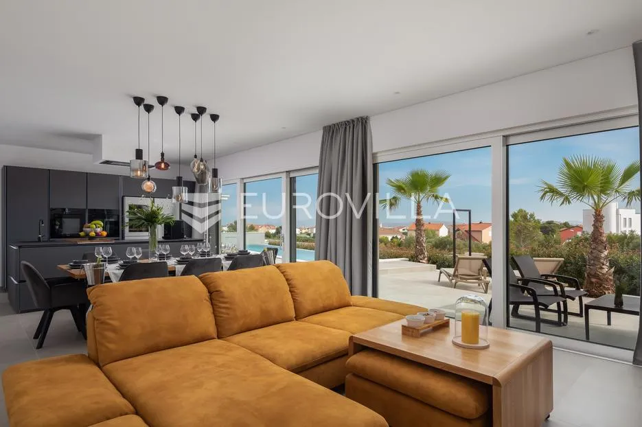 vodice, moderna vila s bazenom i pogledom na more, 332,92 m² - slika 3