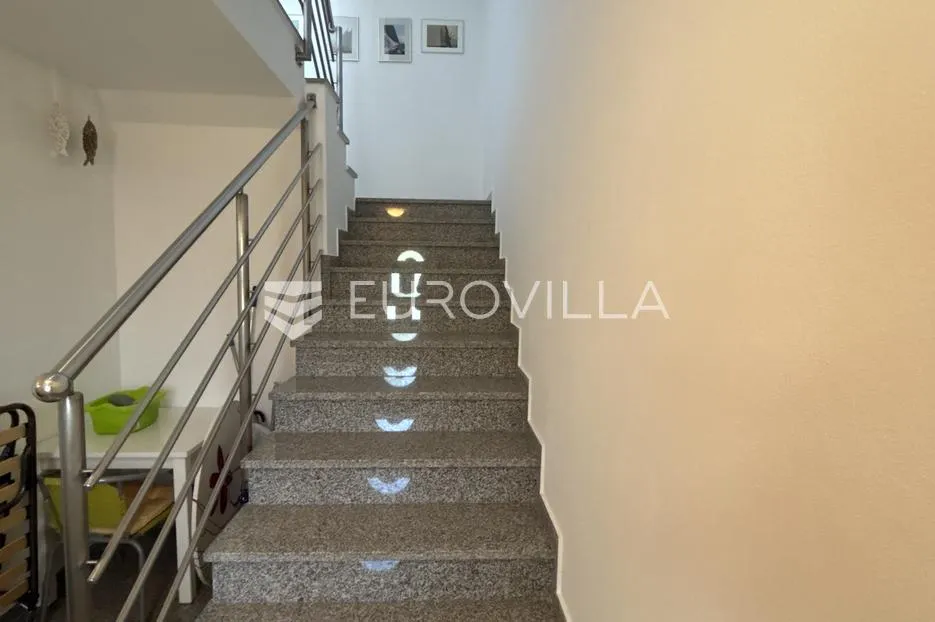 medulin, apartmanska kuća sa sedam stanova na mirnoj lokaciji - slika 26
