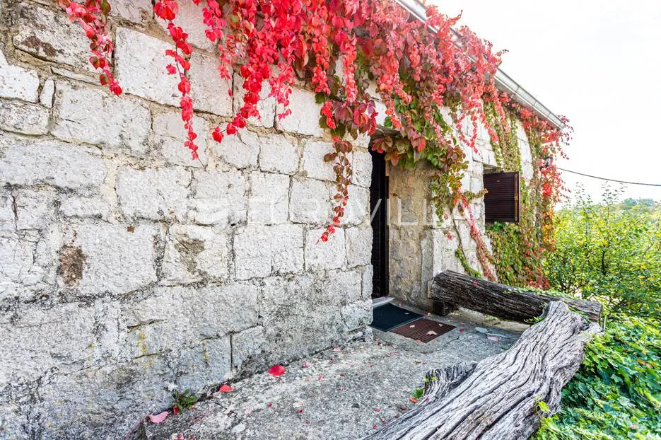 imotski, lovreć, jedinstvena kamena kuća - slika 5