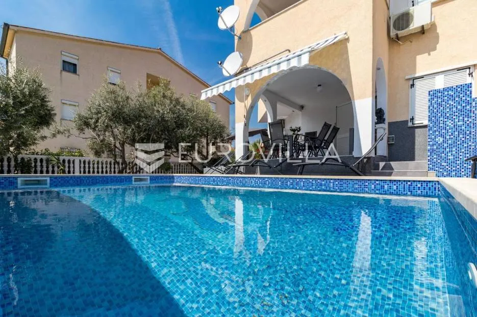 medulin, trosoban stan sa bazenom, privatni parking, neto korisna površina 80 m² - slika 17