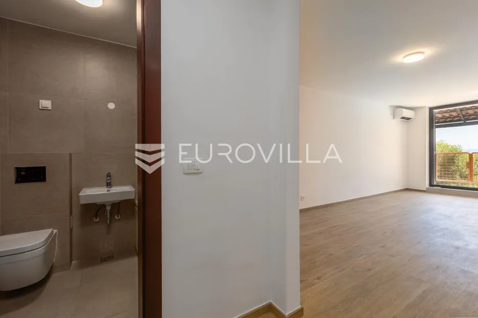 istra, duga uvala, 1. kat, adaptirani apartman u sklopu naselja s pogledom na more,150 m od mora - slika 13