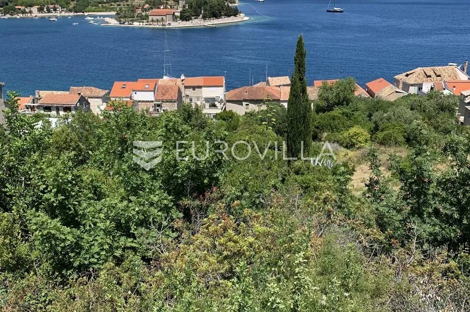 Vis, iznimno atraktivno građevinsko zemljište na top lokaciji s pogledom na cijelu Višku uvalu