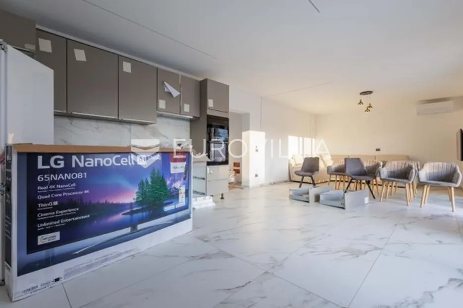 luksuzna vila za dugoročni najam u funtani s vrtom i terasama - slika 21