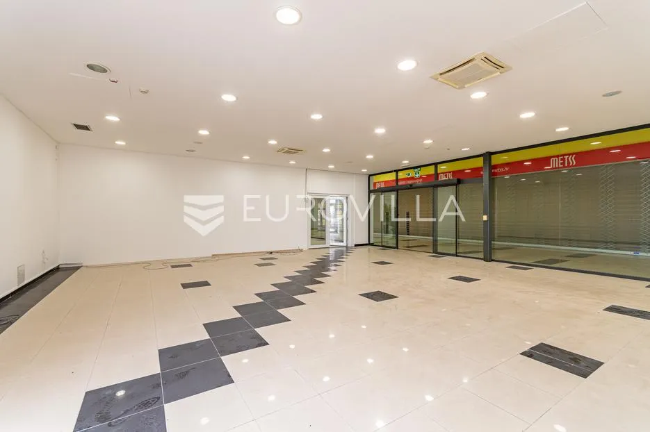 prelog, poslovni kompleks površine 3725 m² - slika 7