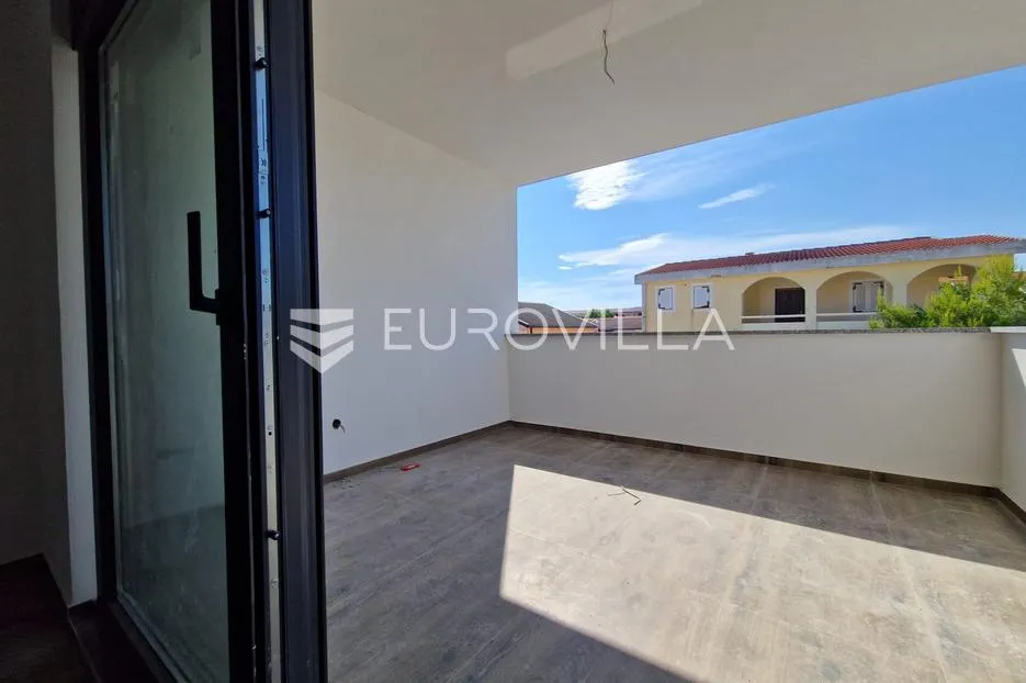 vir, trosoban apartman u blizini plaže, 1. kat - slika 4