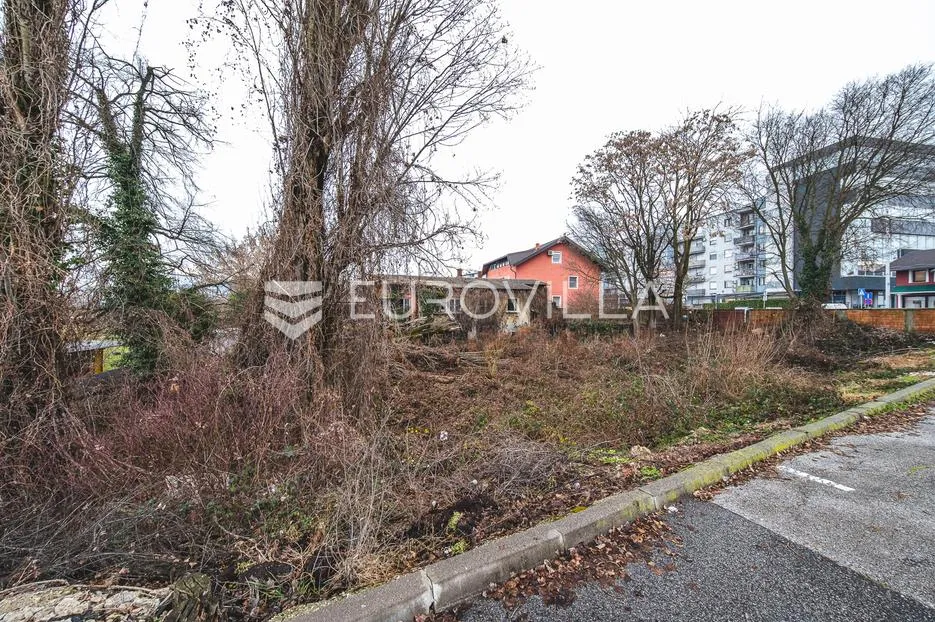 Zagreb, Remetinec, građevinsko zemljište 903 m² s legaliziranim objektom