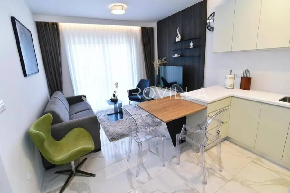 opatija, centar, moderno uređen dvosoban stan nkp 45 m2 - slika 3