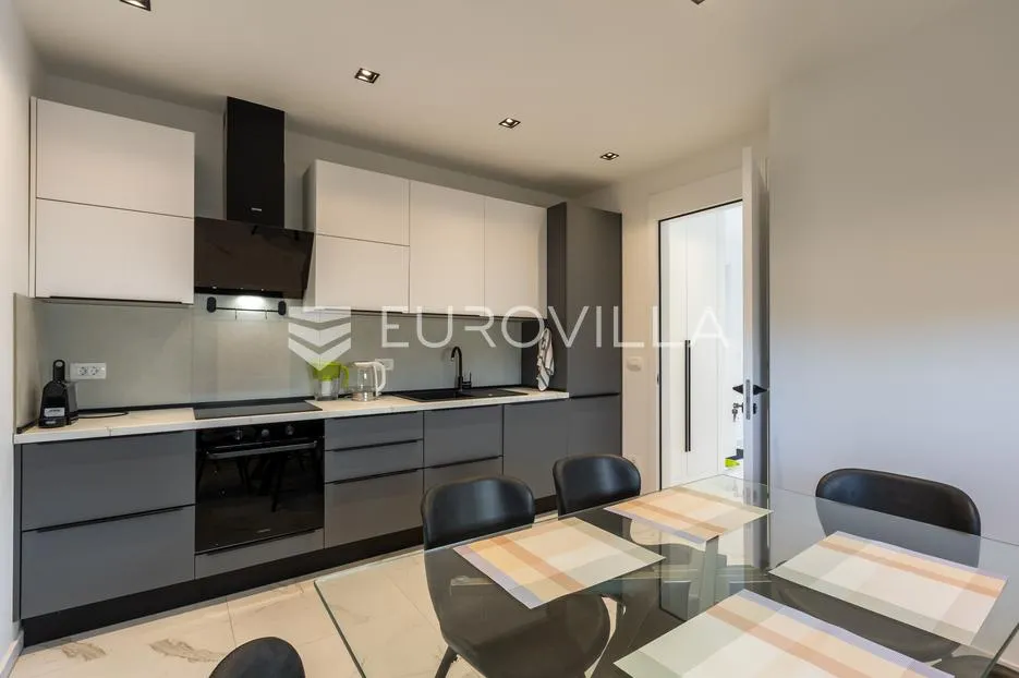 istra, poreč, najam kuće 116 m² s jacuzzijem i vrtom na super lokaciji s pogledom na more - slika 10
