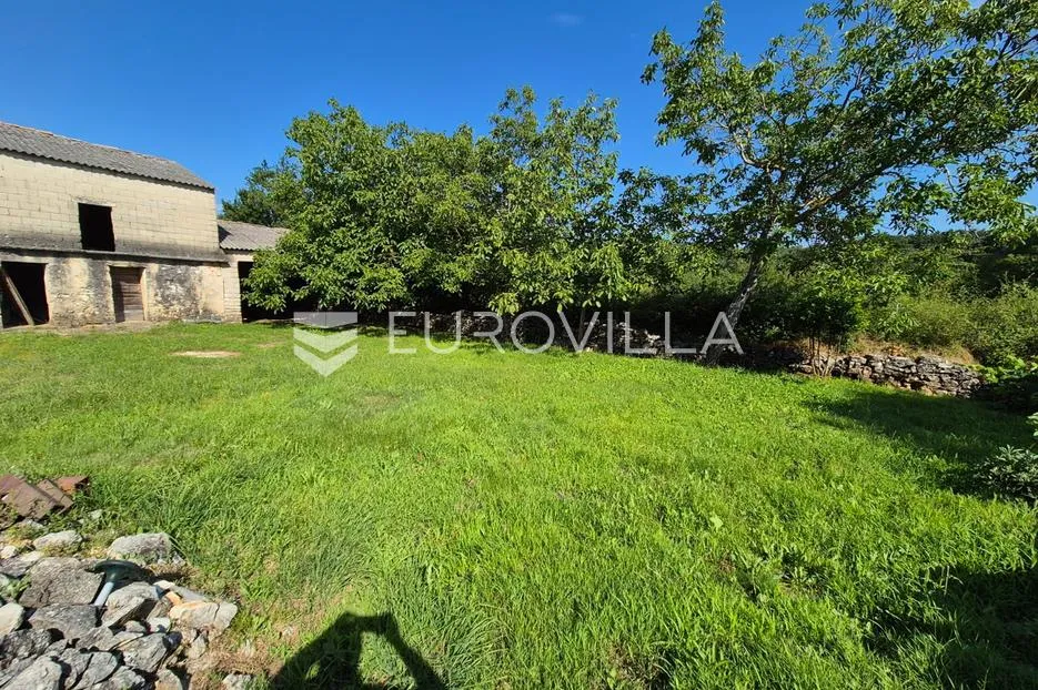 istra, dobravci, građevinsko zemljište 1154m2 s dva objekta - slika 8