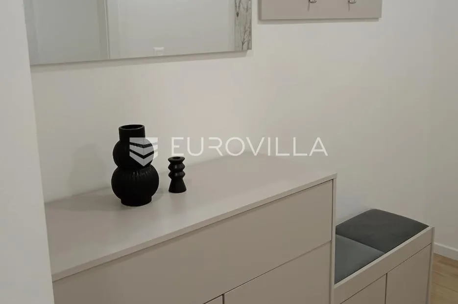 split, pazdigrad, moderno opremljen trosoban stan južne orijentacije za dugoročan najam - slika 7