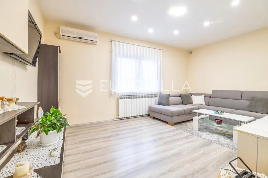 zagreb, vrapče, dvojna kuća 222 m2, prilika za investiciju - slika 1
