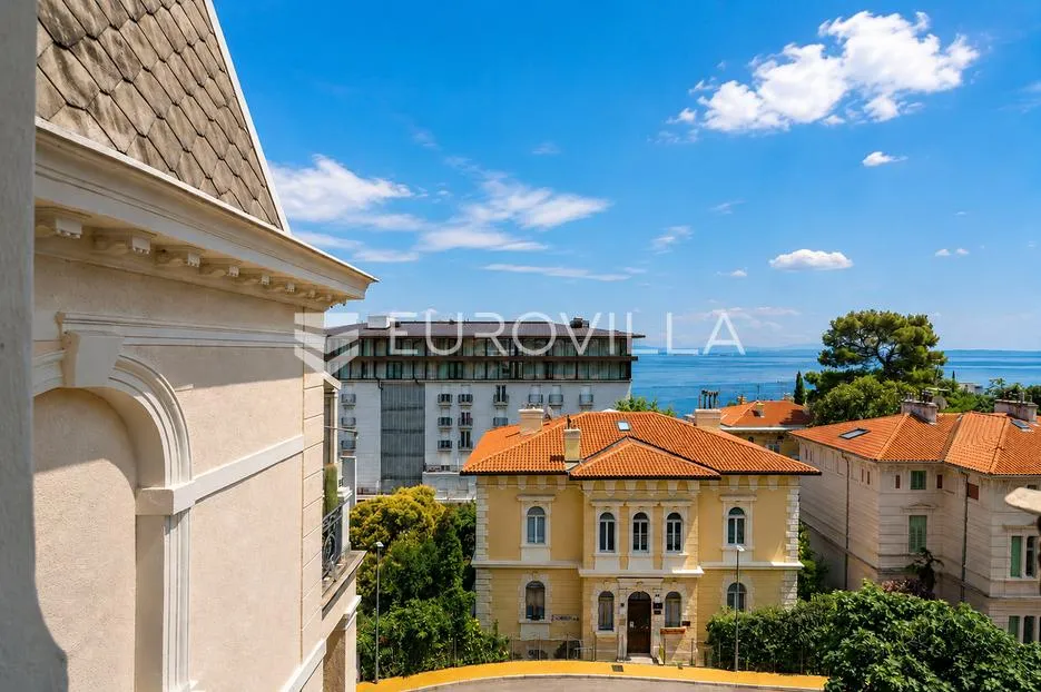 opatija, centar, luksuzan penthouse 220 m² s krovnom terasom i dva parkirna mjesta - slika 2
