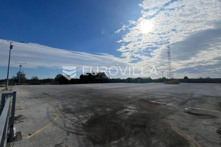dugo selo, poslovna zona, skladišni prostor s dvije hale 500 m2, natkriveni prostor 640 m2 - slika 16