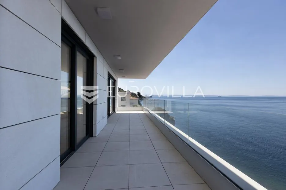 Rijeka, Pećine, NOVOGRADNJA, luksuzan četverosoban stan 163,72 m² prvi red do mora