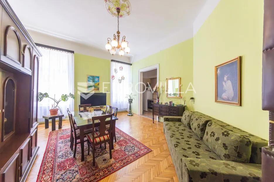 Osijek, Centar, prodaje se secesijski stan površine 180 m²