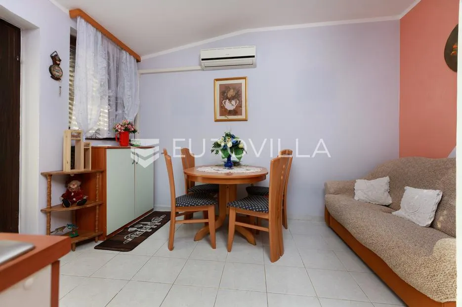 rijeka, zamet, dva uređena stana površine 95 m² s vrtom - slika 16
