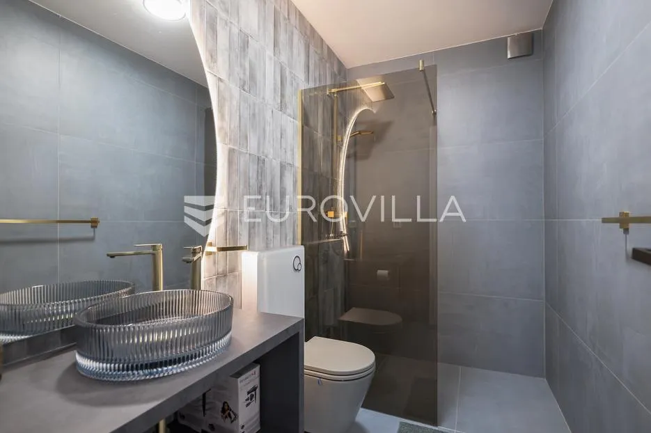 zadar, maslenica, luksuzna vila s bazenom i neometanim pogledom na more 254 m² - slika 92