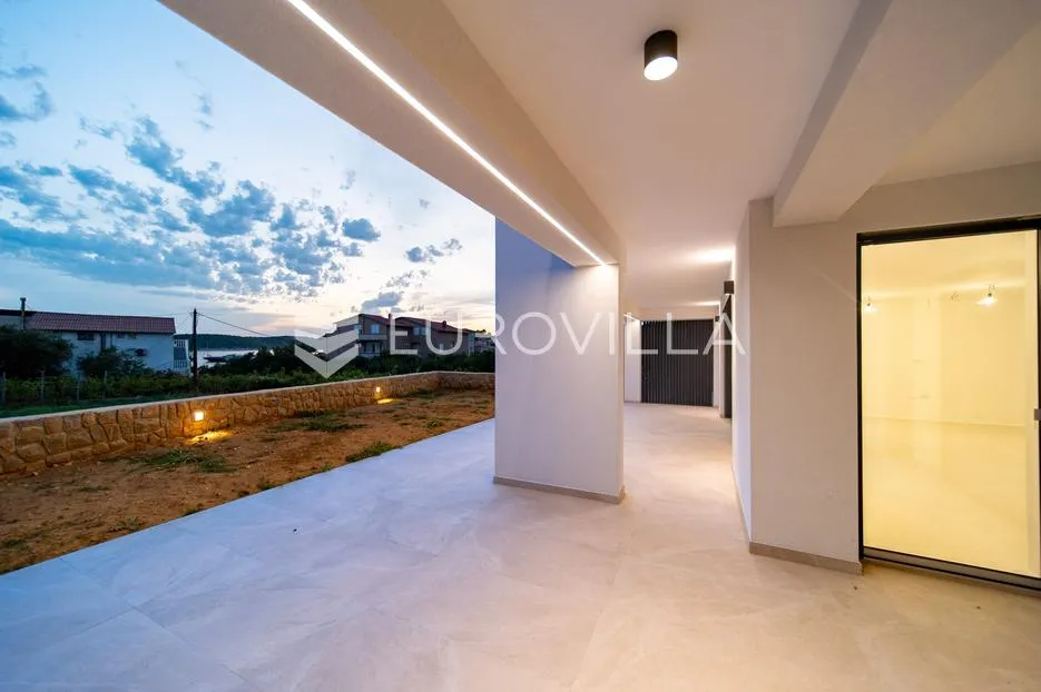 otok rab, barbat, moderan trosoban stan 107 m², privatni vrt - slika 5