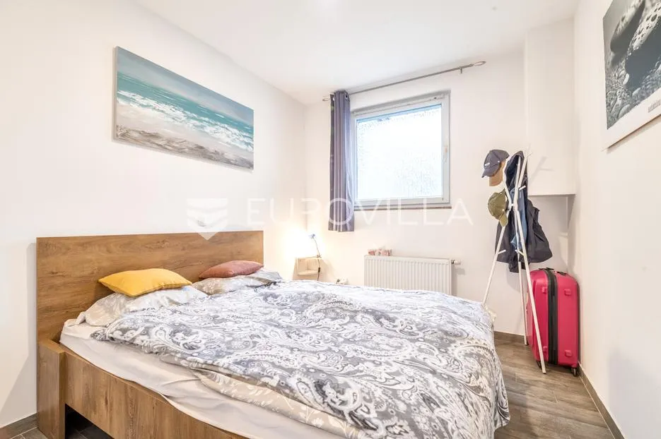 zagreb, kvatrić, dva odvojena prizemna stana 65 m² - slika 3