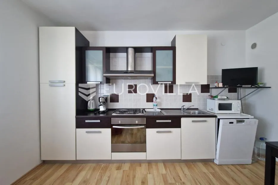 vir, samostojeća kuća s uređenim apartmanom i roh bau katom, 500 m od mora - slika 14
