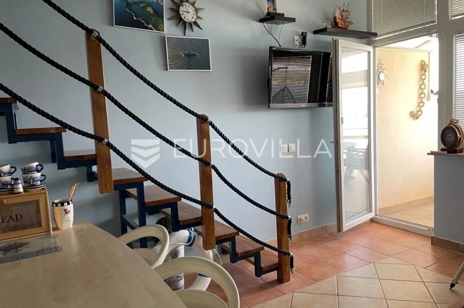 sveti filip i jakov, odličan apartman prvi red do mora - slika 10