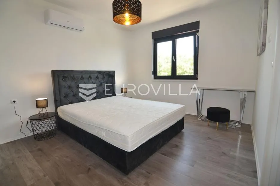 otok krk, gostinjac, novouređena vila s bazenom - slika 17