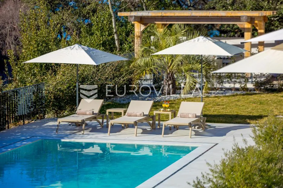 otok krk, malinska, luksuzna vila s dva apartmana u prvom redu do mora - slika 47