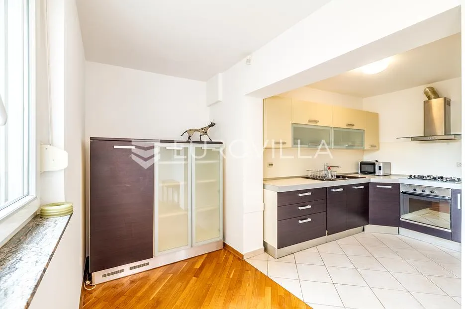 zagreb, maksimir, komforan trosoban stan s parkirnim mjestom 90 m² - slika 3