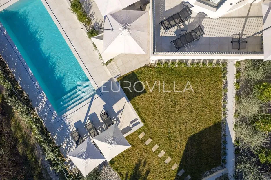 otok krk, malinska, luksuzna vila s dva apartmana u prvom redu do mora - slika 5