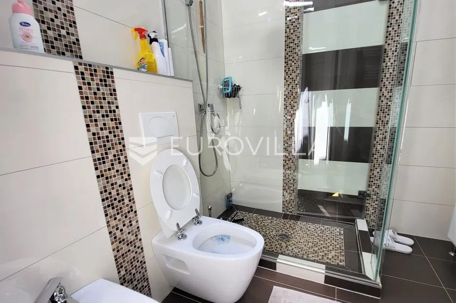 istra, okolica višnjana, apartmanska kuća 500 m² s bazenom i 4 stambene jedinice - slika 38