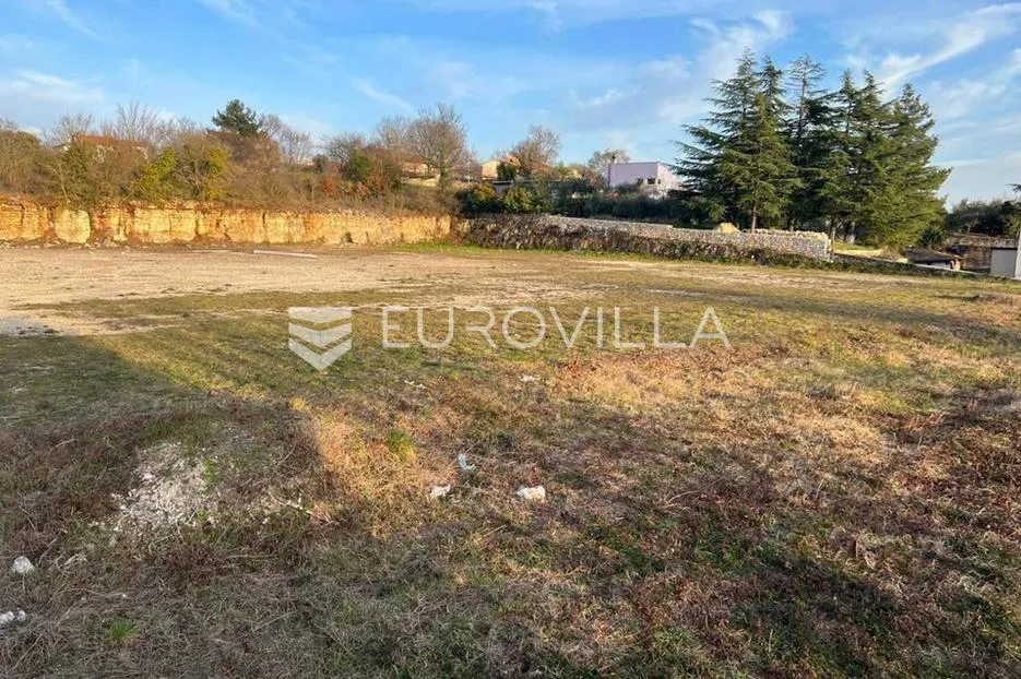istra, kanfanar, građevinsko zemljište sa projektom 880 m2 - slika 2