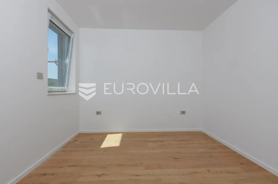 otok krk, vrbnik, moderan stan s pogledom na more, dodatnim studio prostorom i okućnicom - slika 6