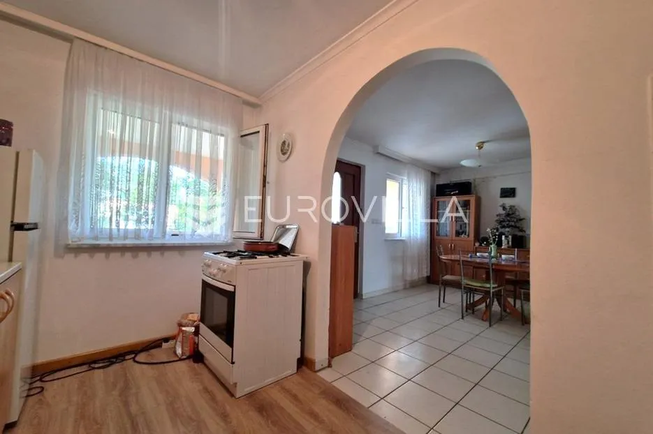 vir, samostojeća kuća, 130 m od plaže s dva odvojena apartmana - slika 11