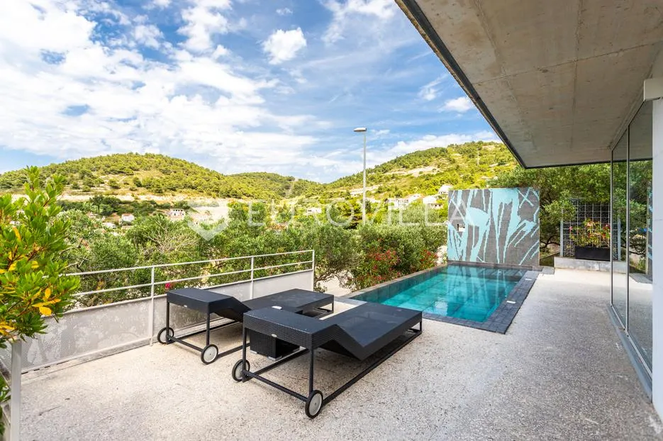 vis, dizajnerska villa s otvorenim pogledom na more u blizini centra - slika 9