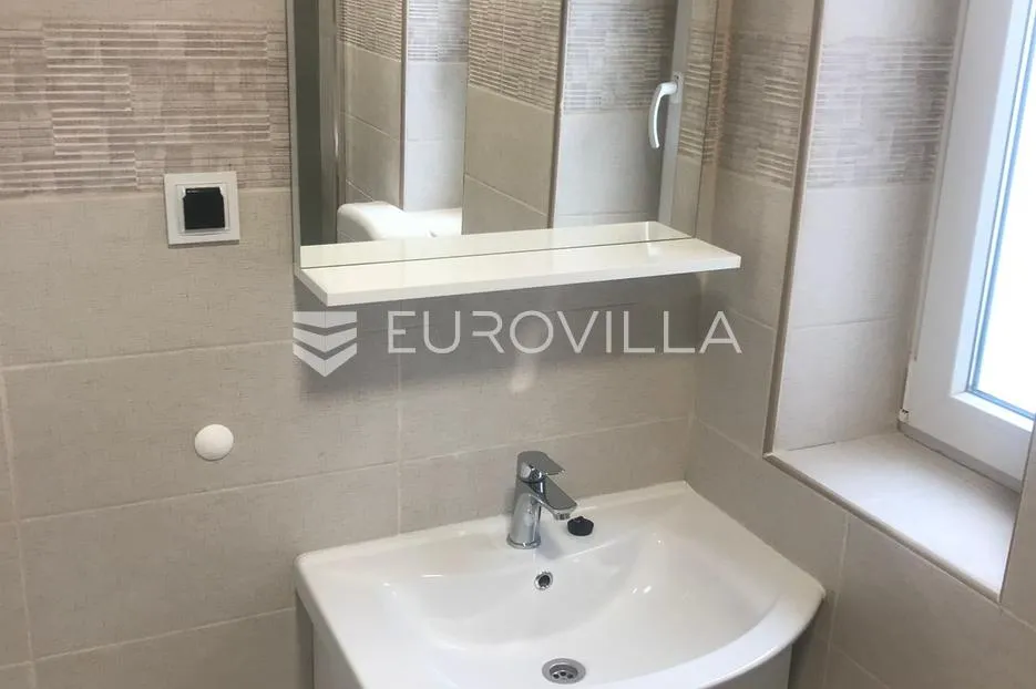 zagreb, amruševa, šesterosoban stan površine 129 m² - slika 27
