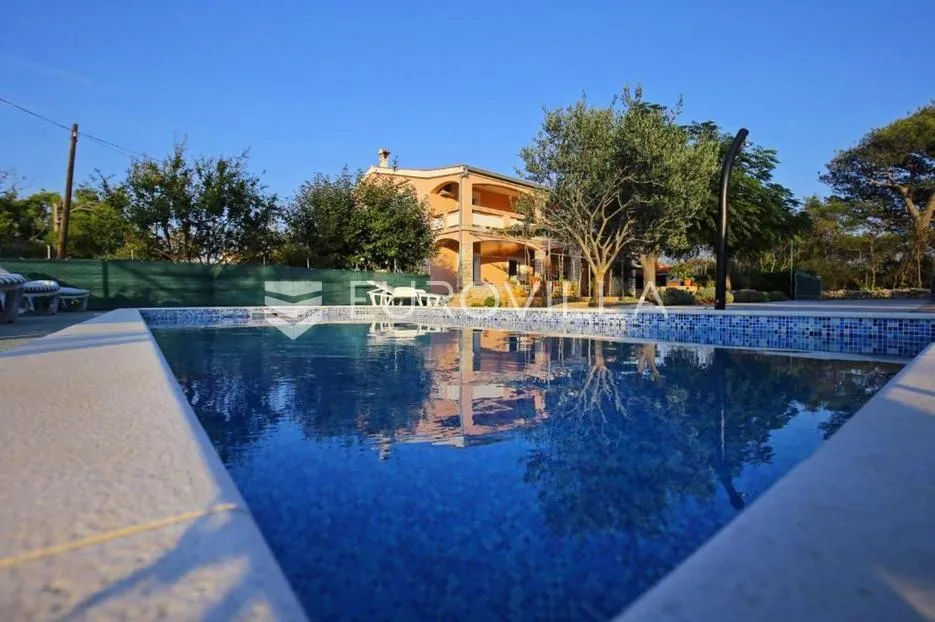 zadar, vir, samostojeća kuća, prekrasan vrt, mogućnost restorana u prizemlju, veliki potencijal - slika 27
