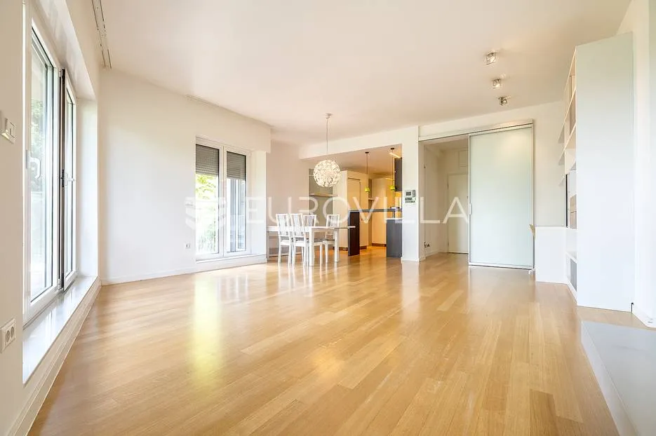 cmrok, prekrasan trosoban stan 110 m² - slika 7