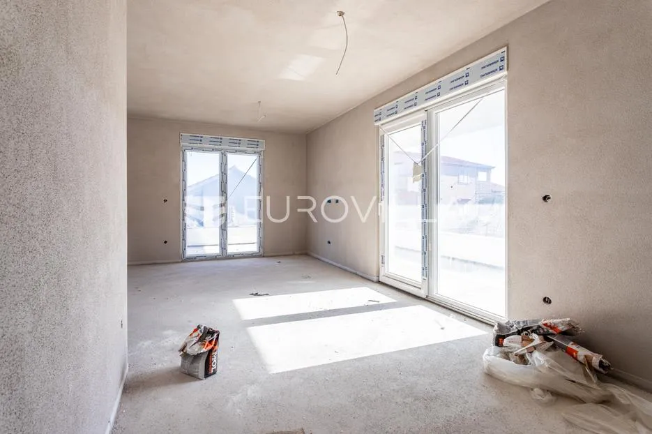 Čiovo, Okrug Gornji, trosoban stan s balkonom i pogledom na more, 88.57 m²