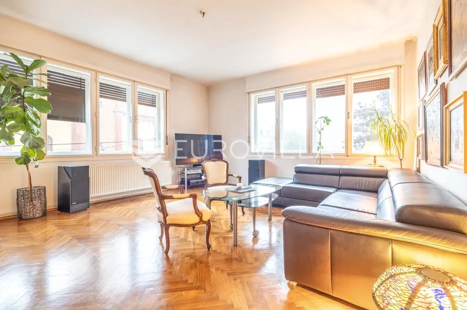 Zagreb, centar, prekrasan četverosoban stan u zgradi s liftom, 113 m² - Donji grad