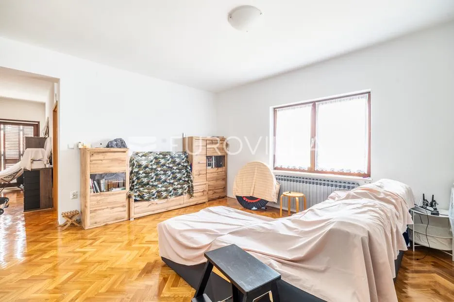 zagreb, gornja dubrava, odlična kuća s tri stana i garažom, 400 m² - slika 9