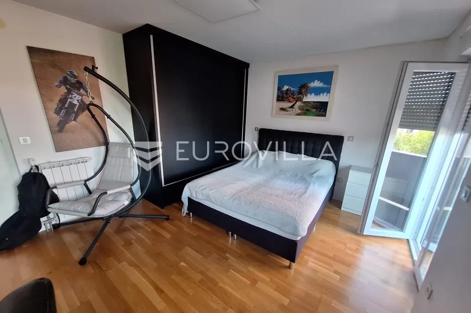 karlovac, luščić, kuća 345 m², novouređena, odlična lokacija - slika 9