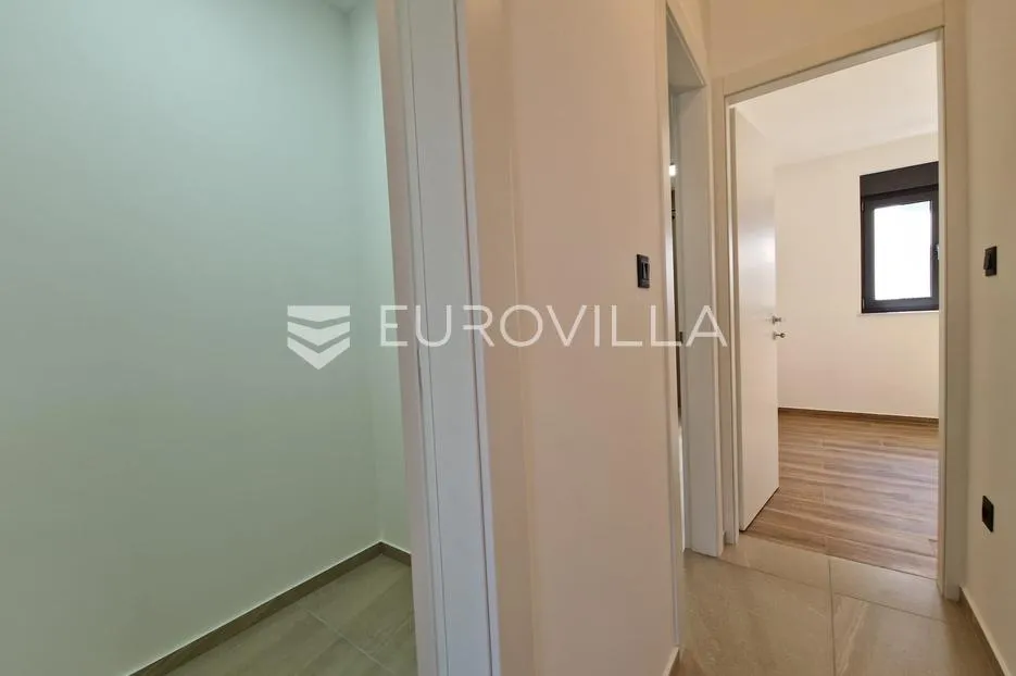 vir, apartman s krovnom terasom, pogled na more - slika 24