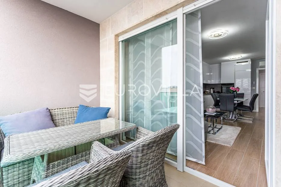 makarska, uređen namješten stan 64,3 m² u novogradnji s pogledom na more - slika 16