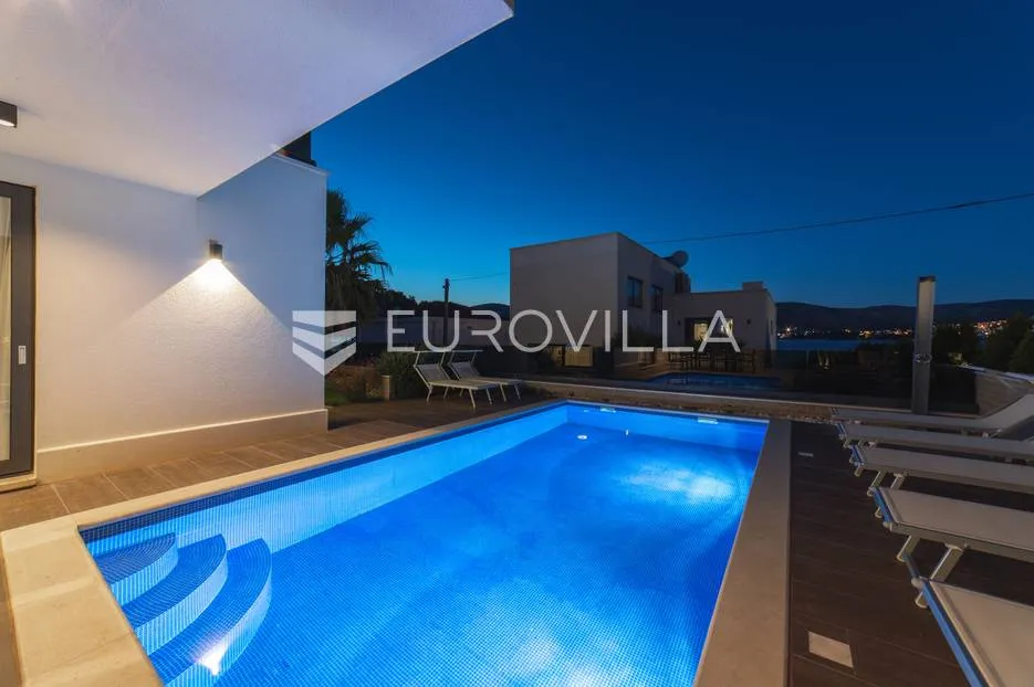 trogir, prekrasna luksuzna vila nadomak mora - slika 36