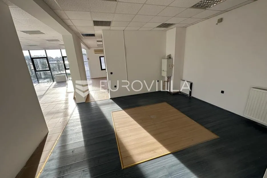 vukovar, centar, atraktivna poslovna zgrada na tri etaže - slika 10