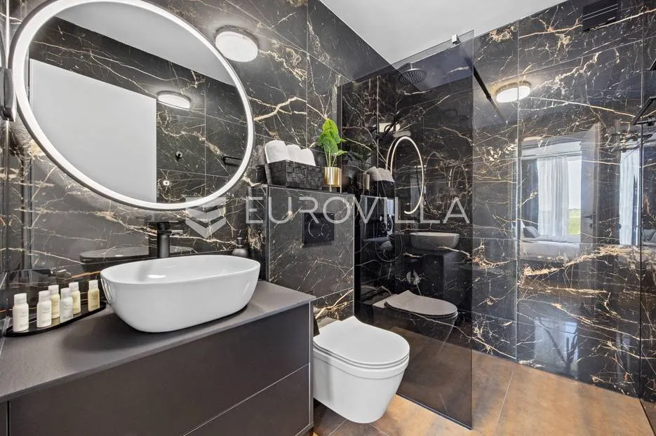 istra, medulin, prekrasna moderna dvojna vila 220 m² - slika 92
