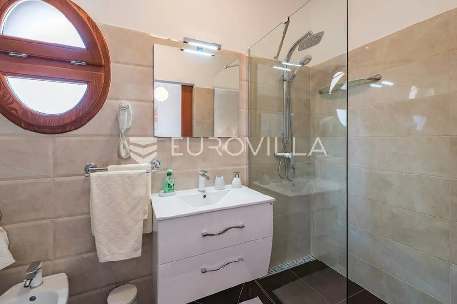 tar, vabriga, novogradnja, luksuzna i moderna kamena četverosobna villa - slika 17